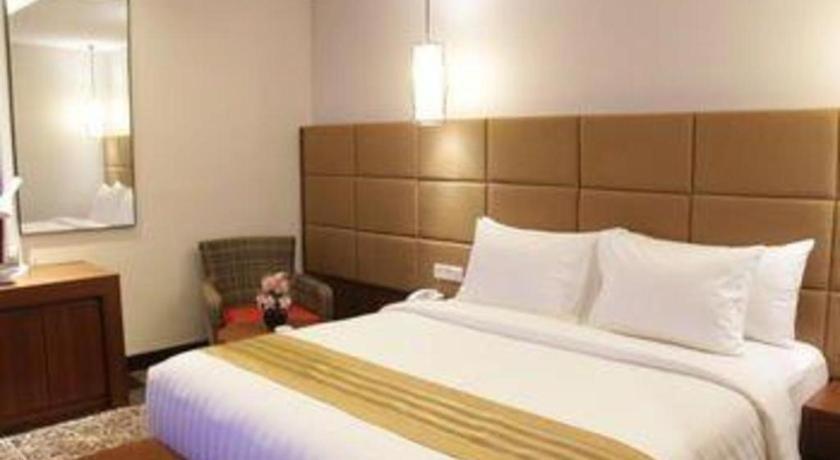 Atrium Premiere Cilacap Exterior foto
